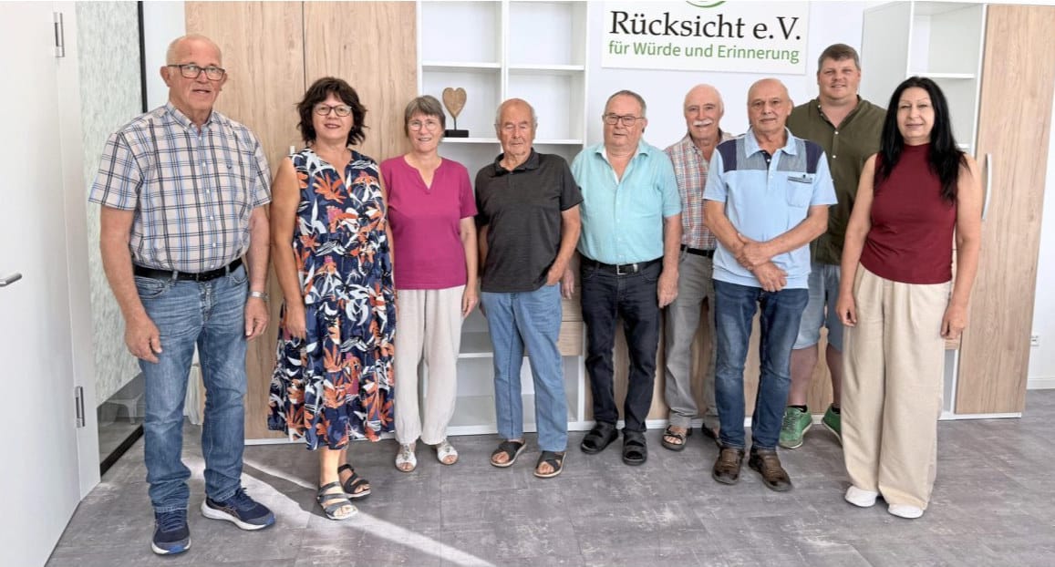 Elf Mitglieder des Vereins Rücksicht e. V. in den Beratungsräumen in Ottersweier